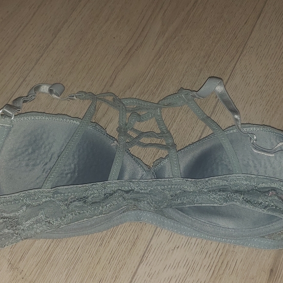 Bras - Picture 9 of 9